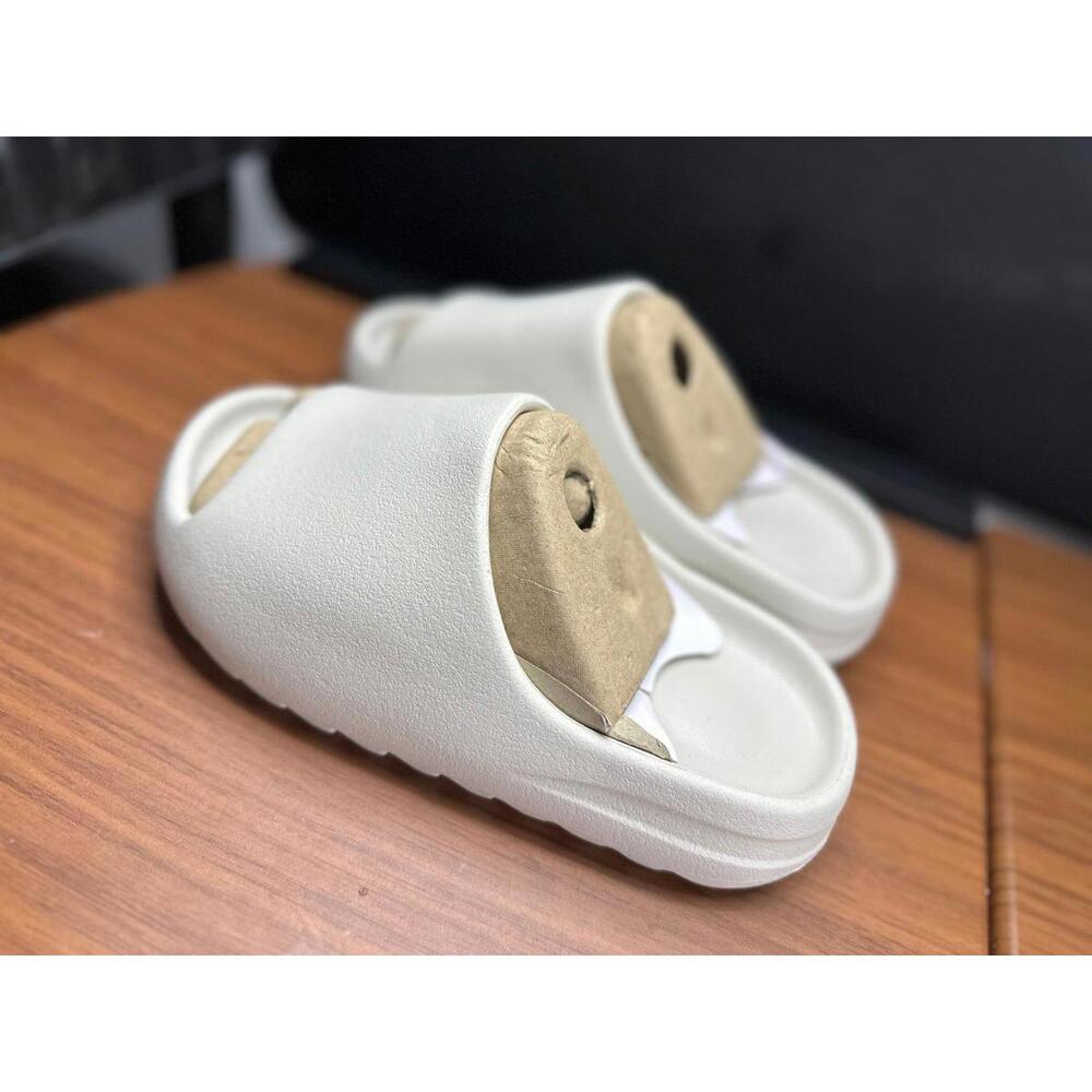 YZY Slide YS-01 SIZE: 4 - Picture 3 of 7